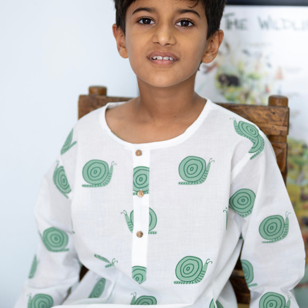 'A Walk of Snails' Kurta Pyjama Set