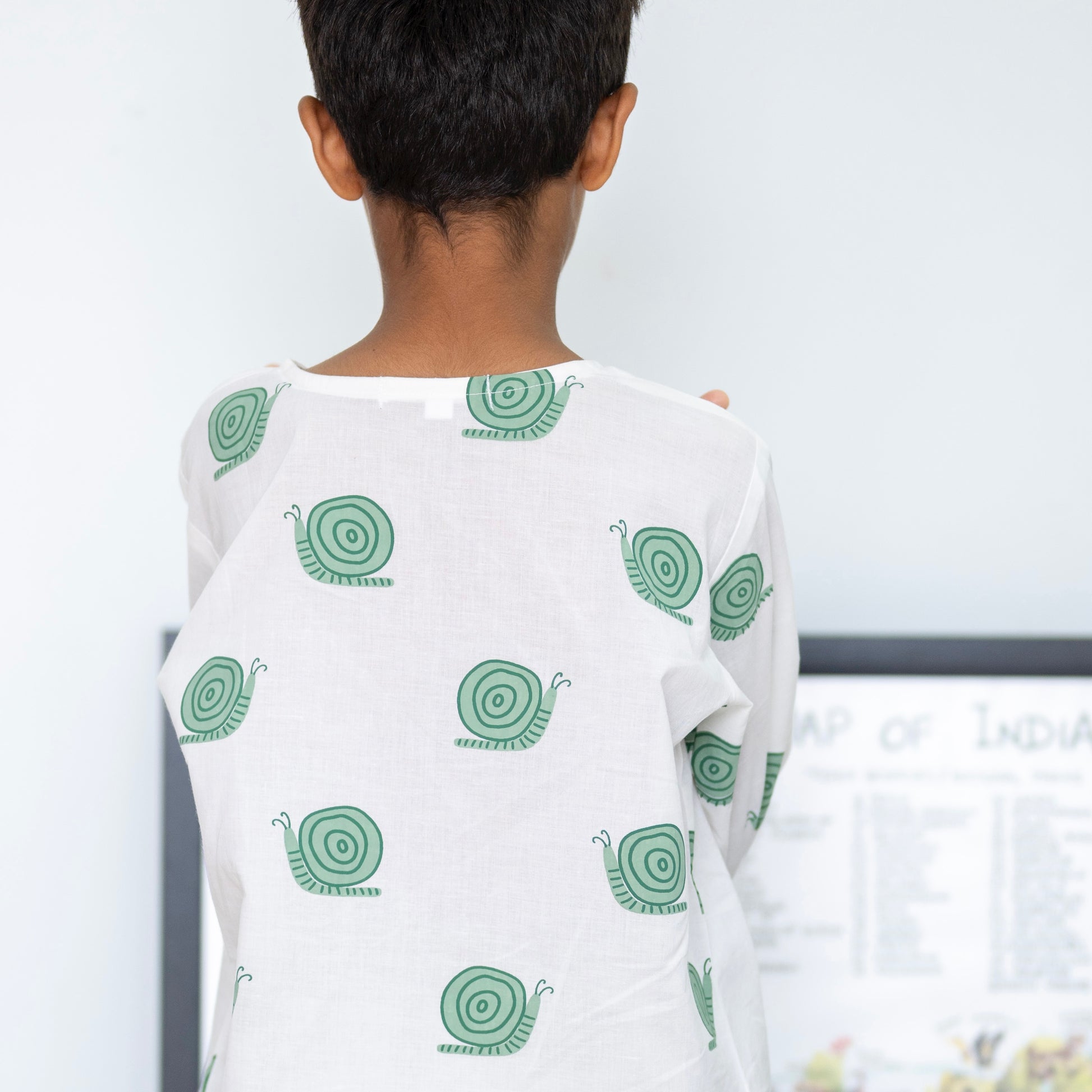 'A Walk of Snails' Kurta Pyjama Set