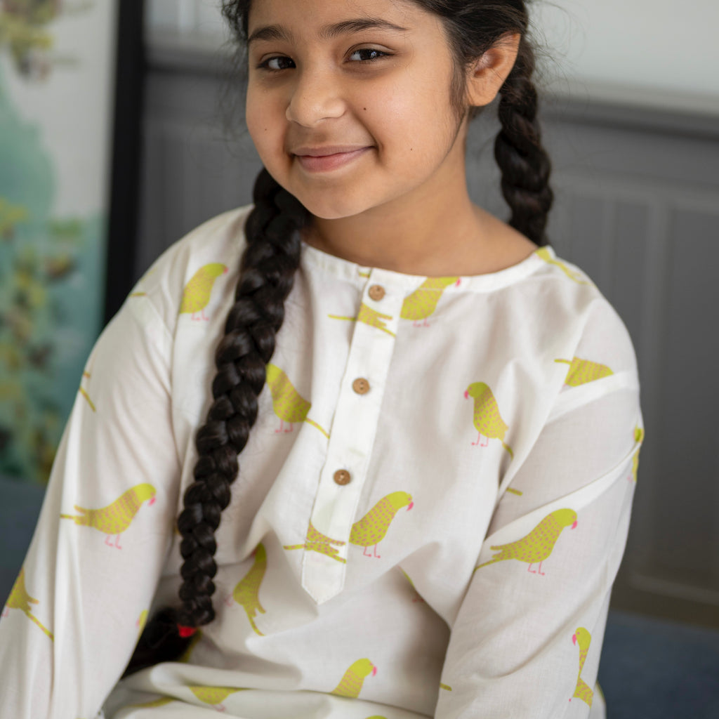 'A Cluster of Parakeets' Kurta Pyjama Set
