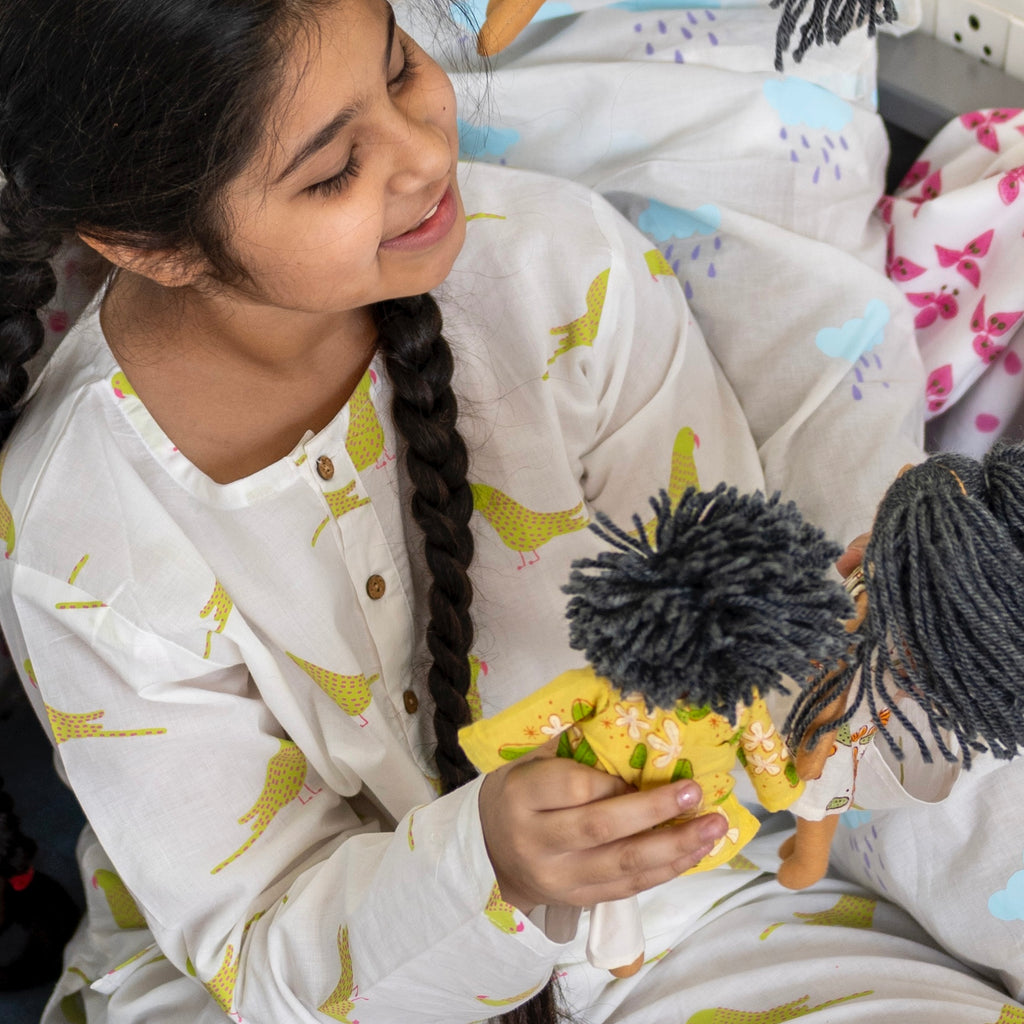 'A Cluster of Parakeets' Kurta Pyjama Set