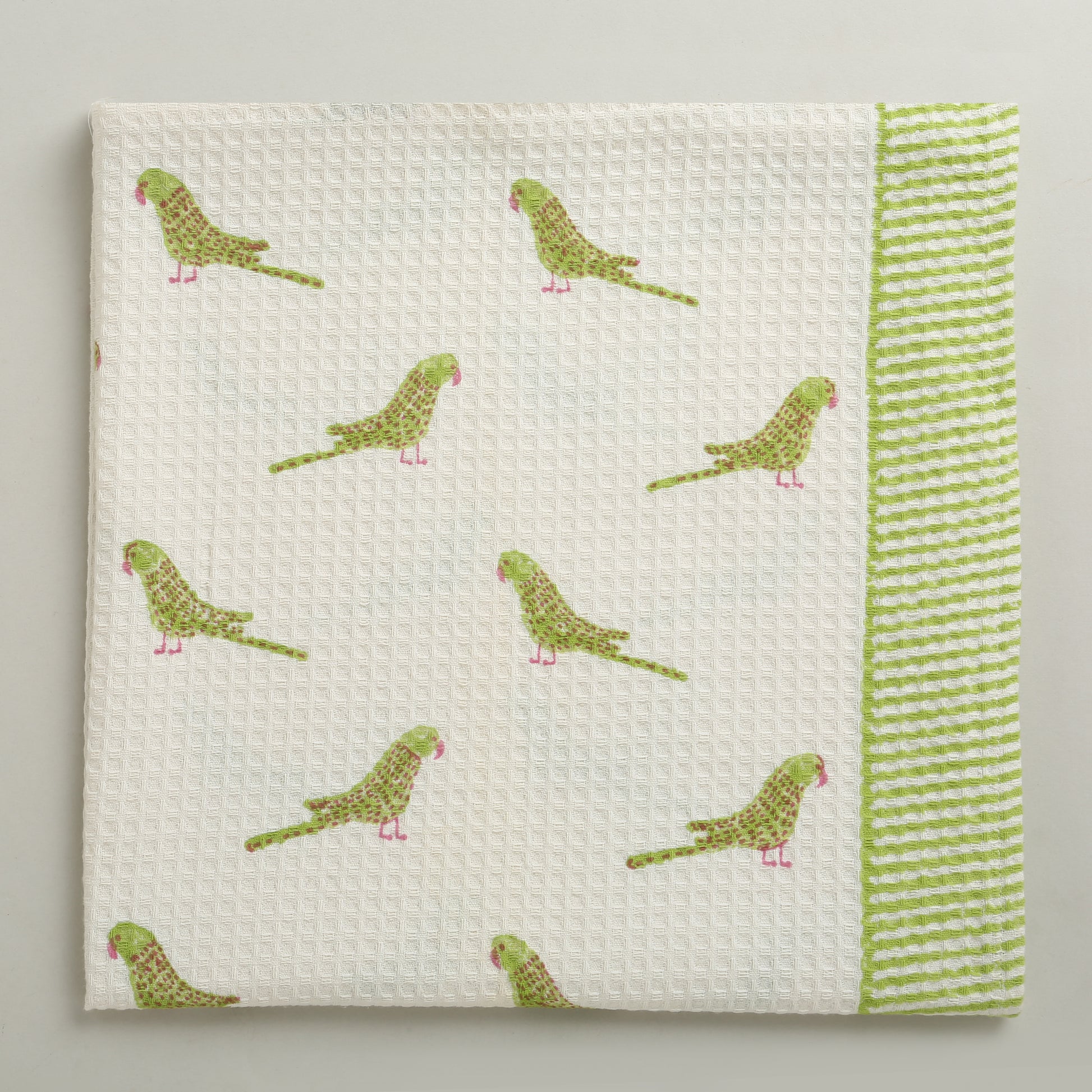 ' A Cluster of Parakeets' Bathing Towel