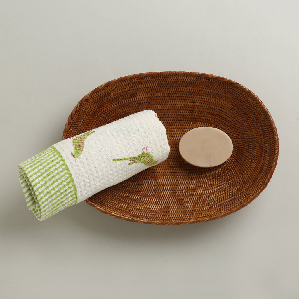 ' A Cluster of Parakeets' Bathing Towel