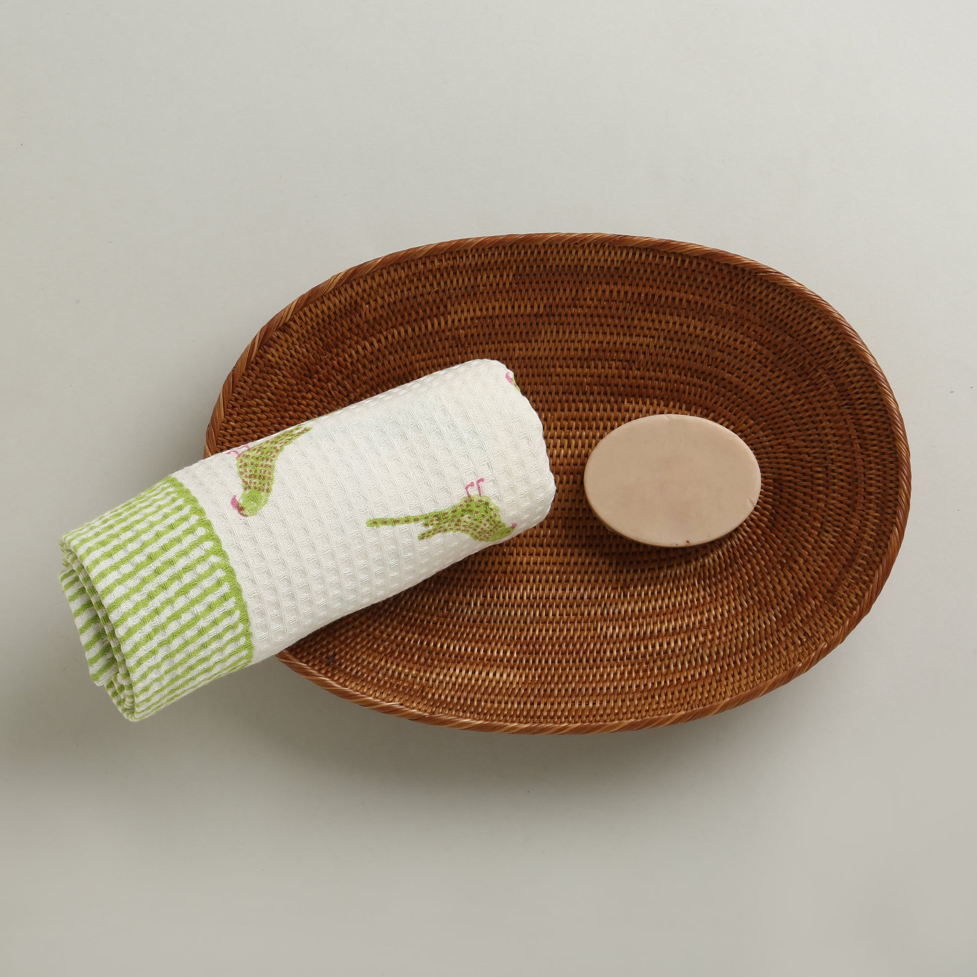 ' A Cluster of Parakeets' Bathing Towel