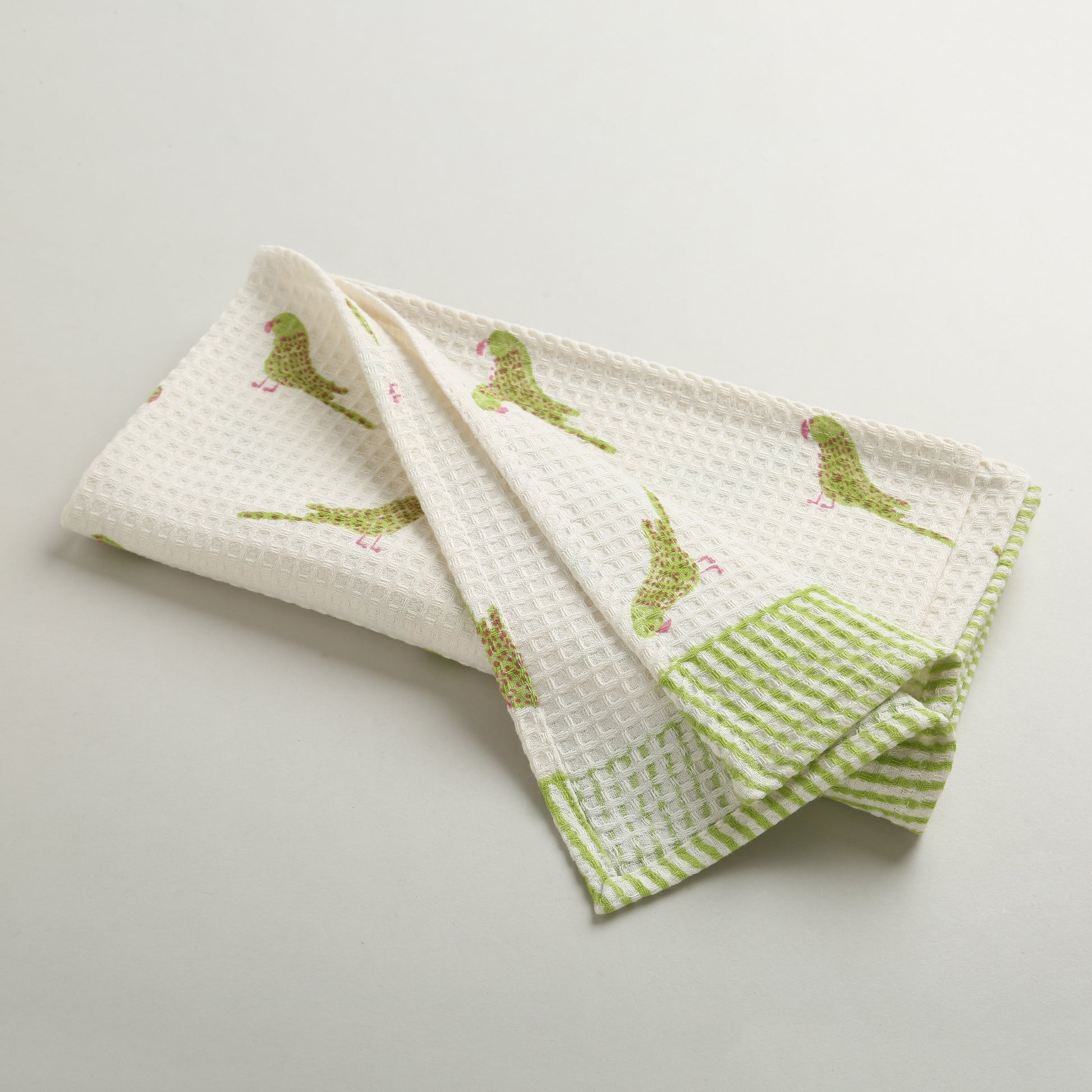 ' A Cluster of Parakeets' Bathing Towel