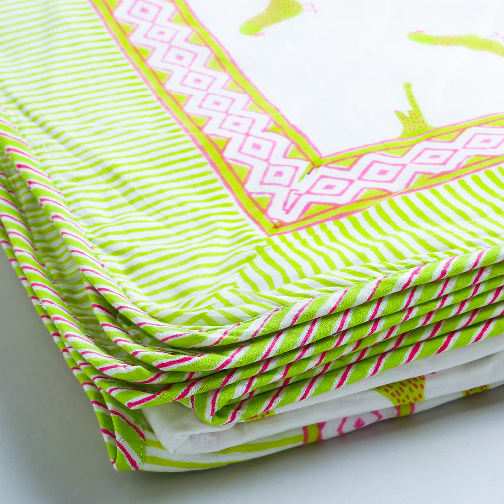 'A Cluster of Parakeets' Blanket