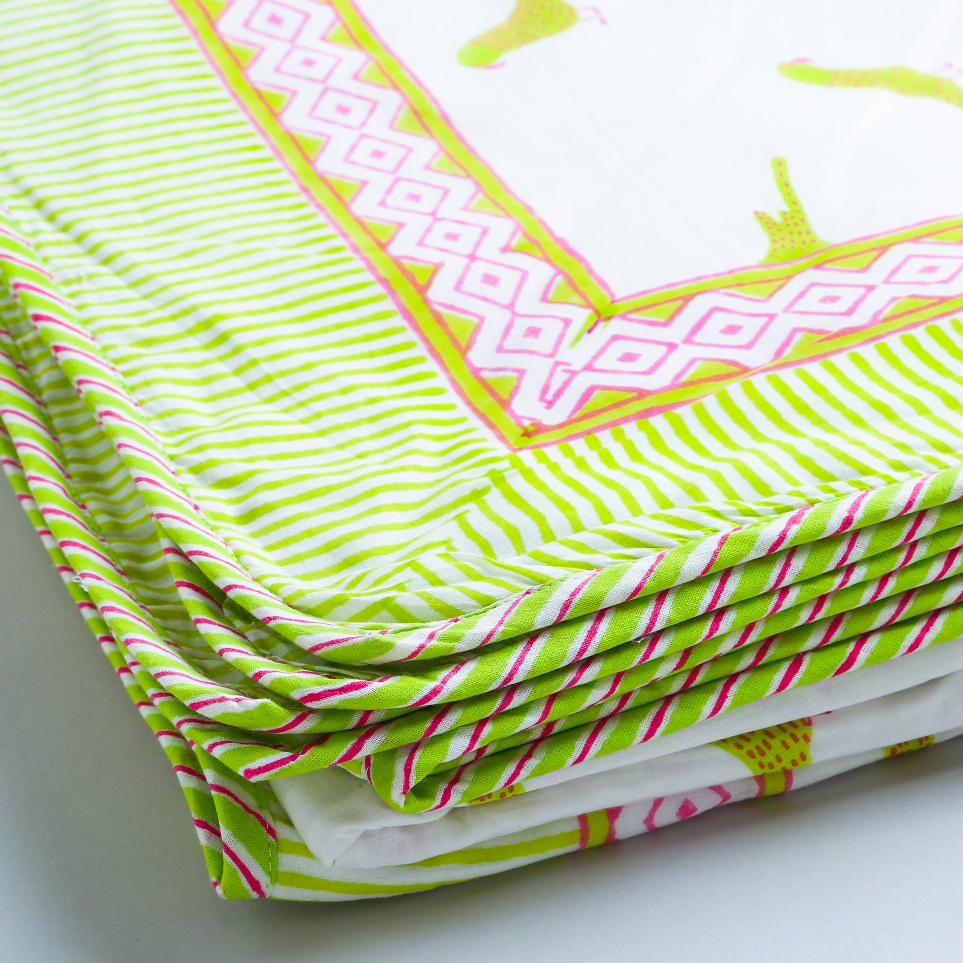 'A Cluster of Parakeets' Blanket