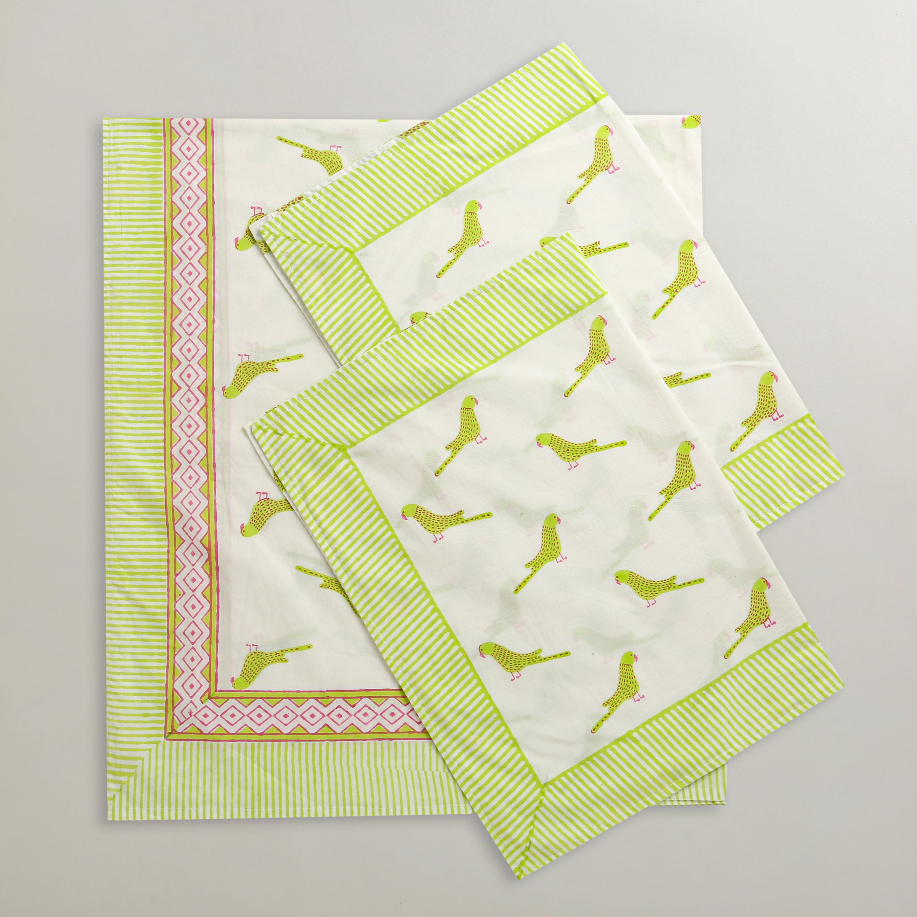 ' A Cluster of Parakeets - Bedsheet