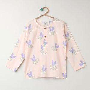 'A Swarm of Bees' Kurta Pyjama Set on Peach