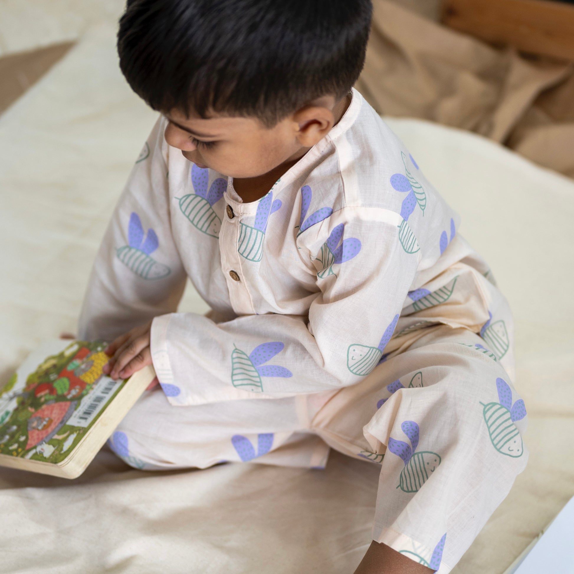'A Swarm of Bees' Kurta Pyjama Set on Peach