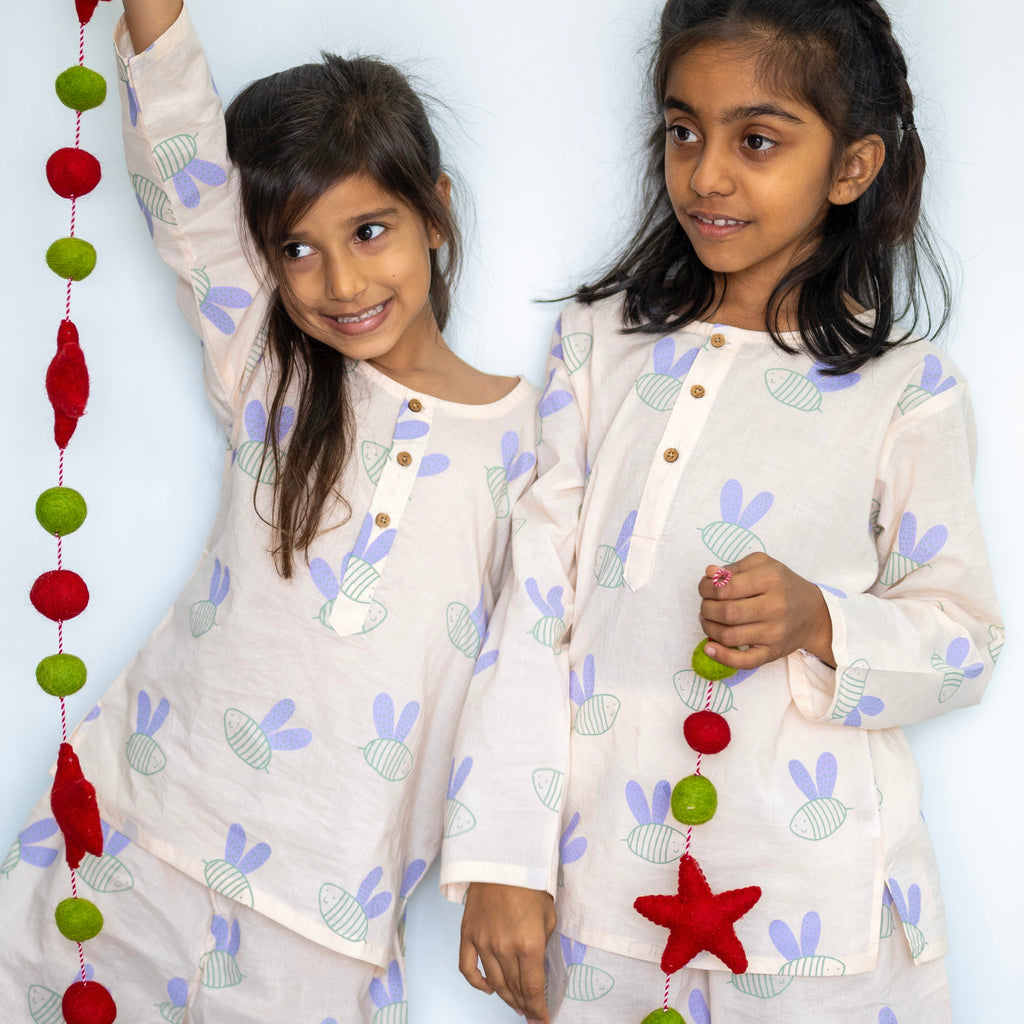 'A Swarm of Bees' Kurta Pyjama Set on Peach