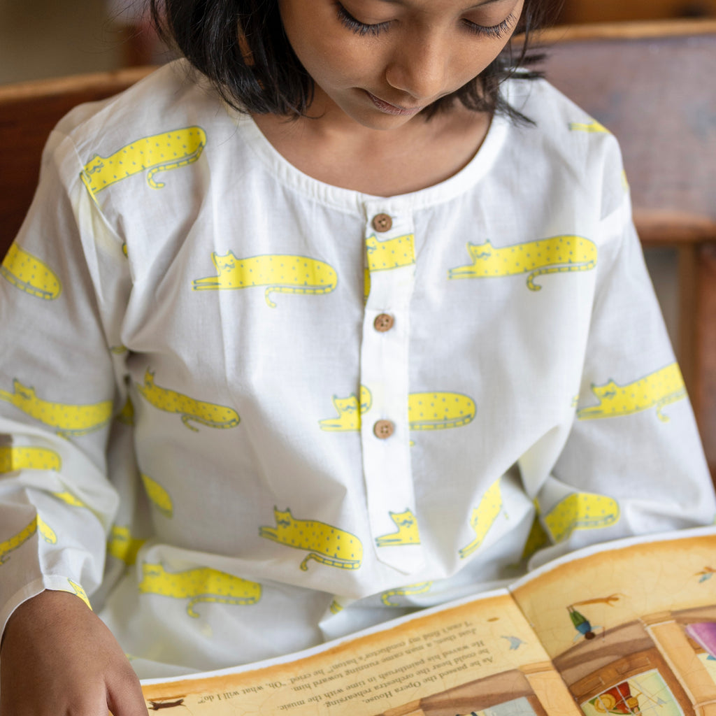 'A Clowder of Cats' Kurta Pyjama Set
