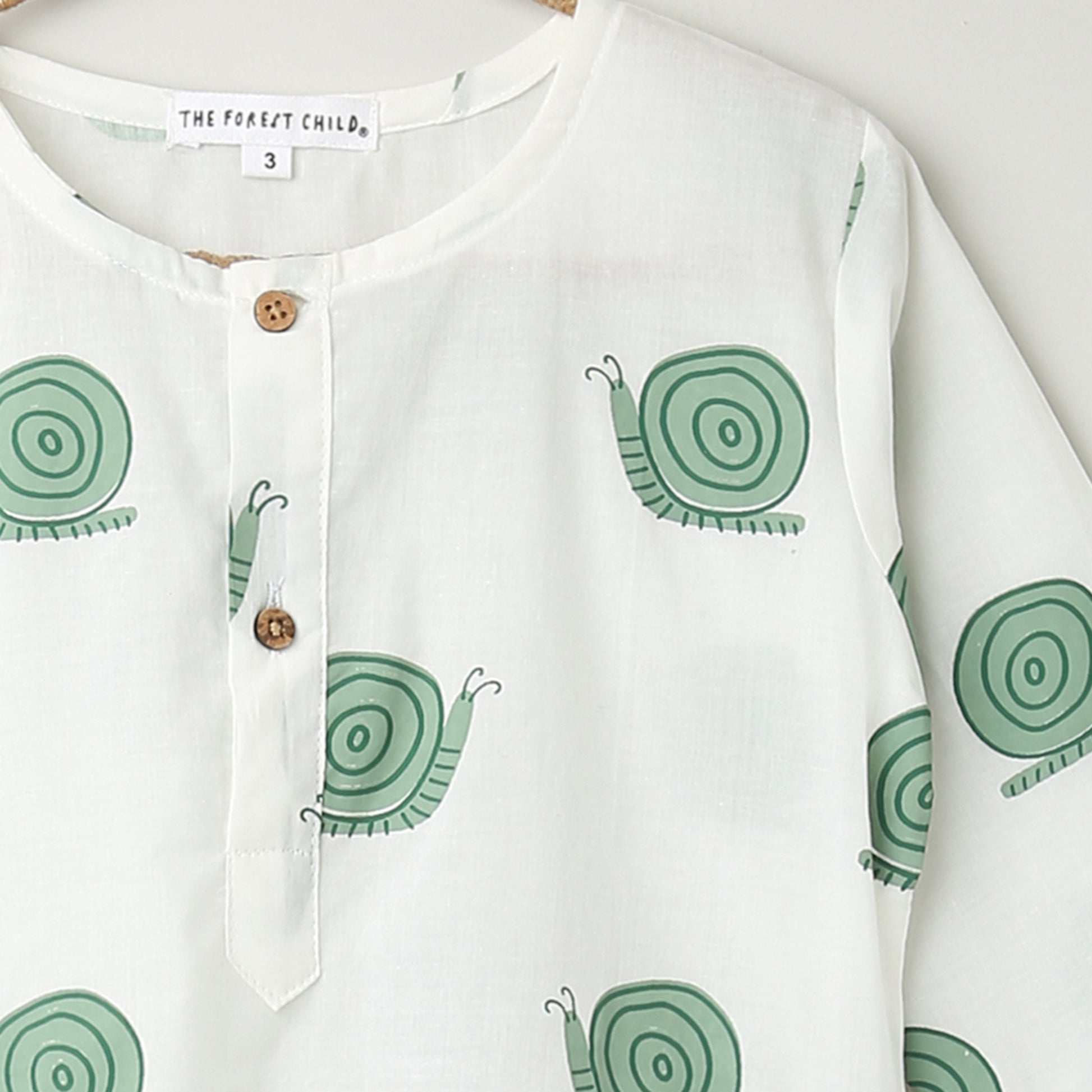 'A Walk of Snails' Kurta Pyjama Set