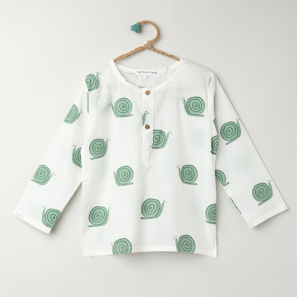 'A Walk of Snails' Kurta Pyjama Set