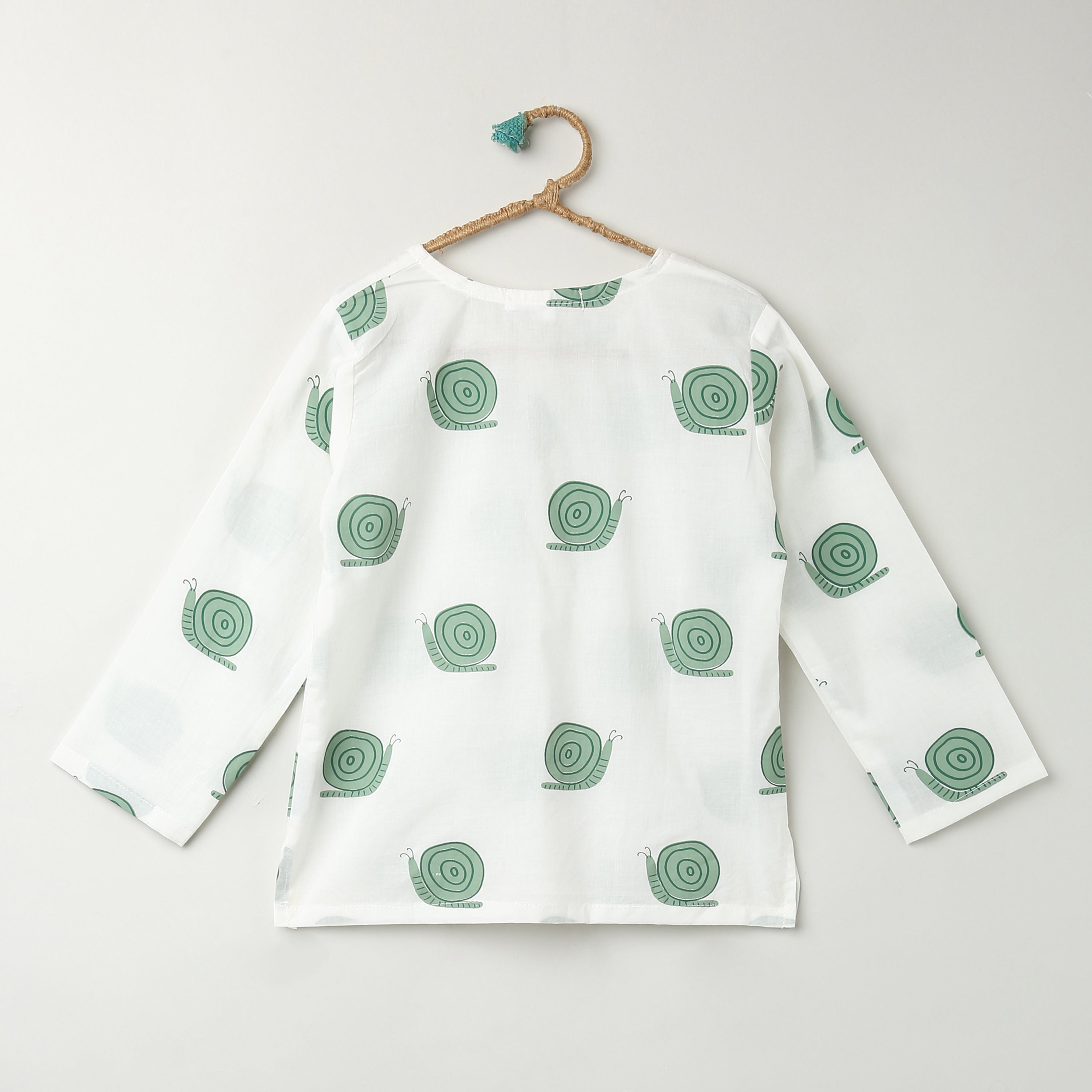 'A Walk of Snails' Kurta Pyjama Set